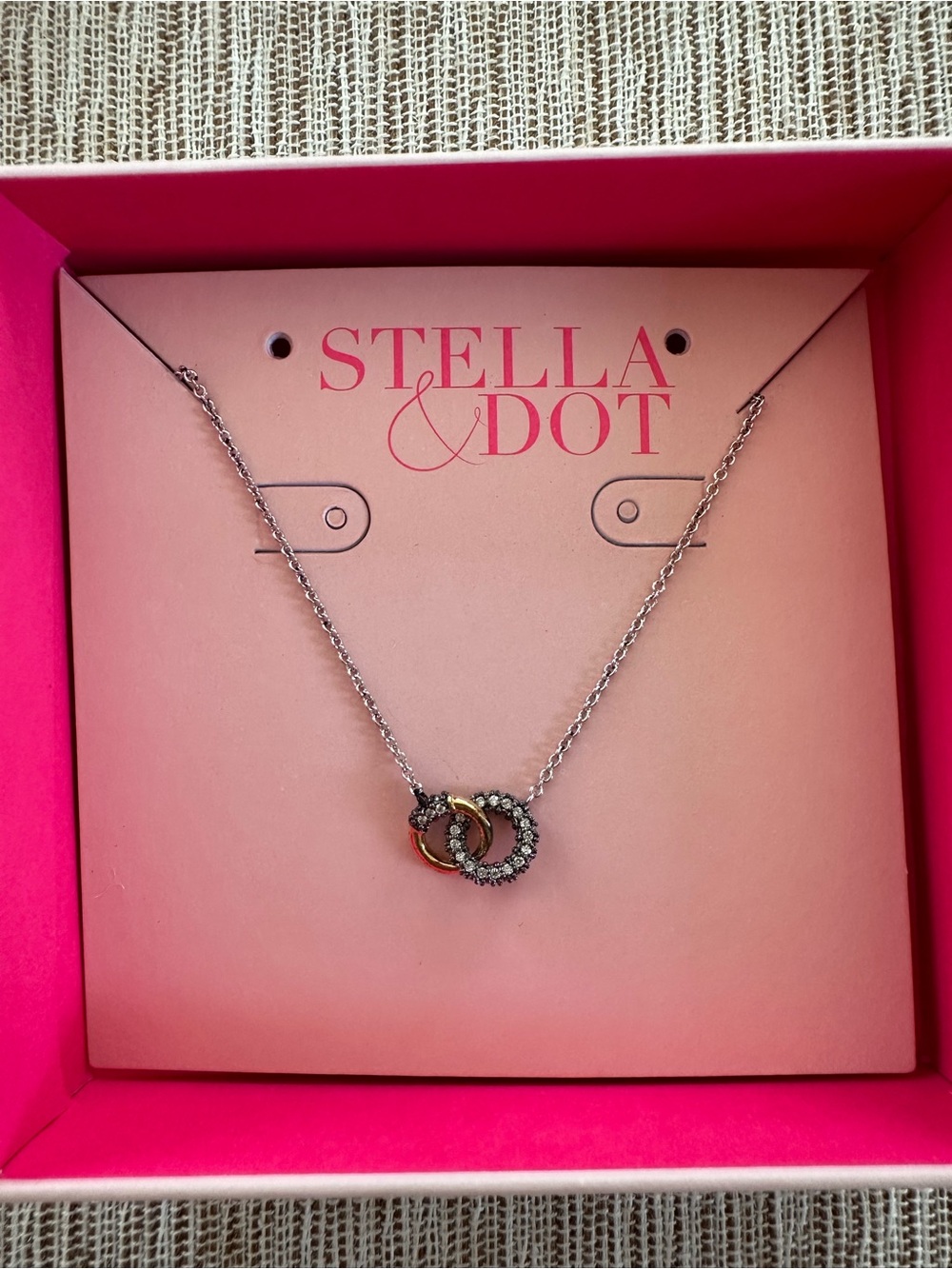 Stella & Dot Two-Tone Interlocking Circle Necklace - Silver & Gold